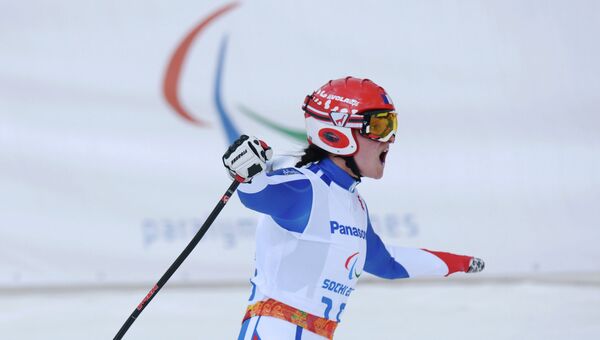 Мари Боше (Франция) на финише гигантского слалома на XI Паралимпийских зимних играх в Сочи