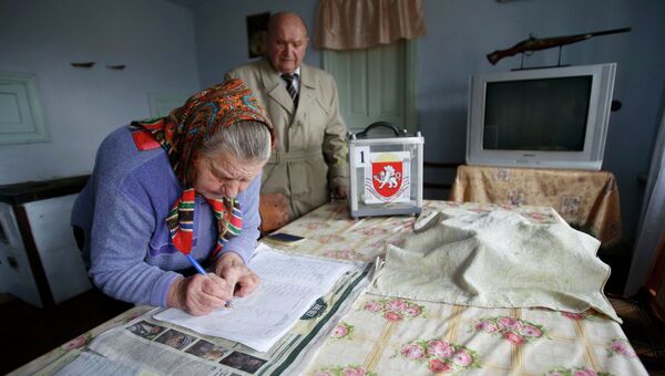 Жительница села Доброе голосует на референдуме о статусе Крыма