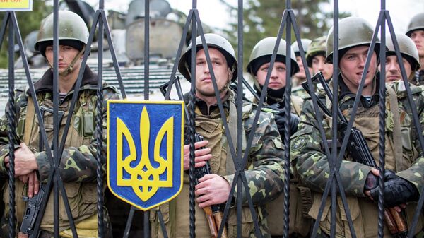 Украинские военные на территории военной базы. архивное фото.