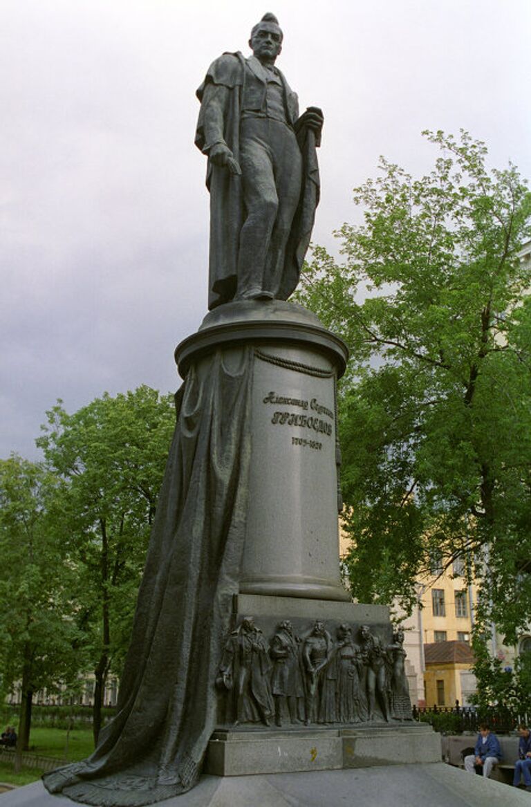 Памятник А.С. Грибоедову. Скульптор Аполлон Мануйлов