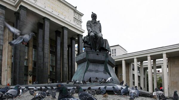 Памятник Ф. М. Достоевскому, Российская государственная библиотека