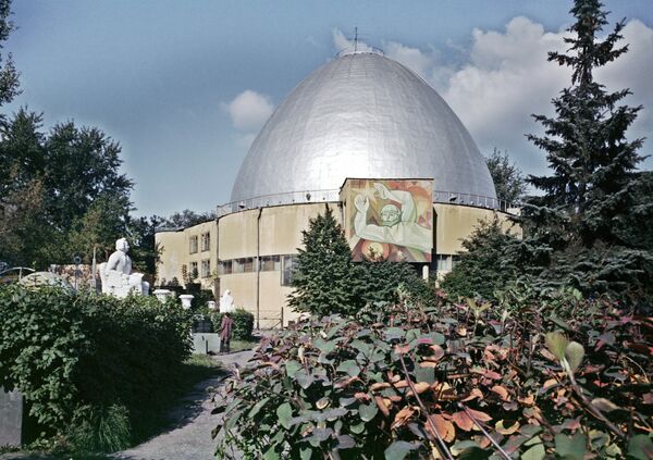 Здание планетария в Москве