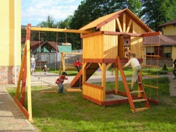 Детская площадка за городом: правила безопасного и развивающего комфорта
