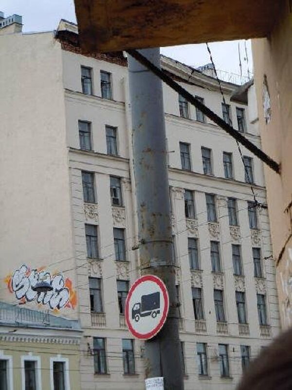 В Петербурге на Лиговском проспекте обрушилась часть 8-этажного дома