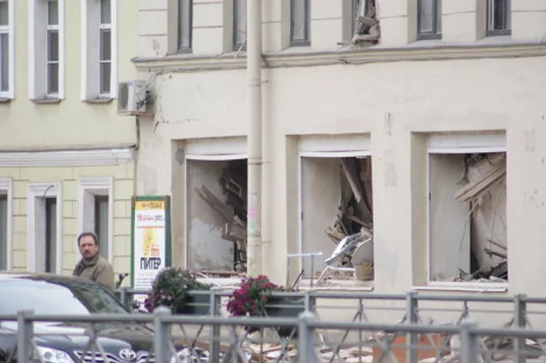 В Петербурге на Лиговском проспекте обрушилась часть 8-этажного дома В Петербурге на Лиговском проспекте обрушилась часть 8-этажного дома