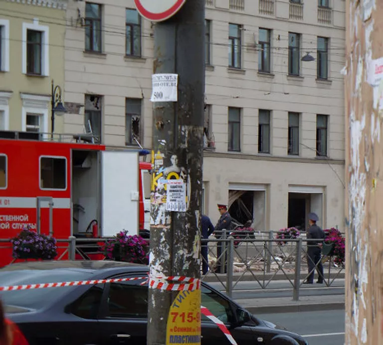 В Петербурге на Лиговском проспекте обрушилась часть 8-этажного дома В Петербурге на Лиговском проспекте обрушилась часть 8-этажного дома