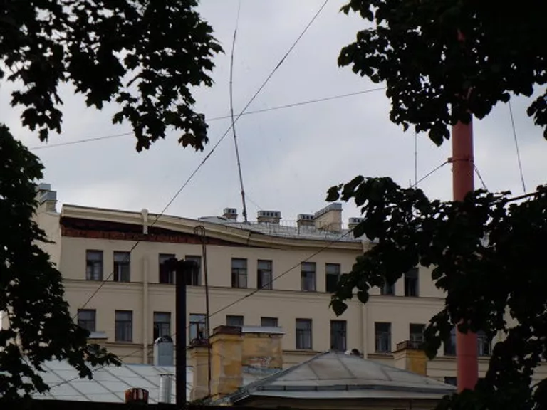 В Петербурге на Лиговском проспекте обрушилась часть 8-этажного дома В Петербурге на Лиговском проспекте обрушилась часть 8-этажного дома