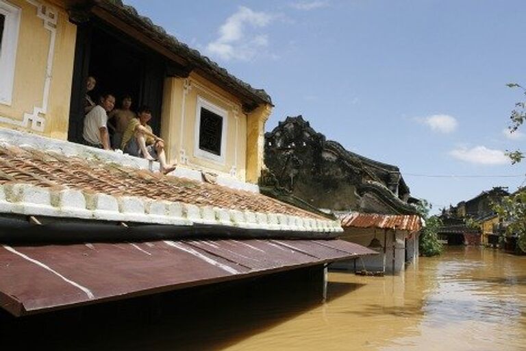 Тысячи домов и целый город разрушены стихией в Юго-Восточной Азии