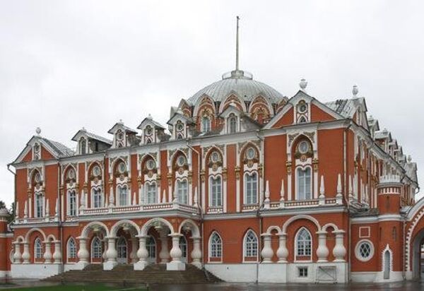Петровский путевой дворец открылся в Москве после реставрации 