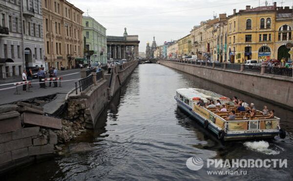 Обвал набережной канала Грибоедова в Санкт-Петербурге