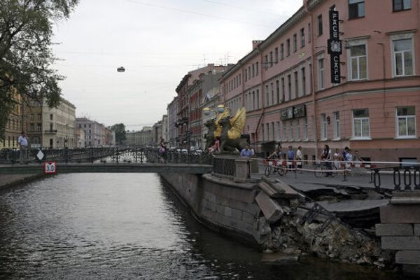 Обвал набережной канала Грибоедова в Санкт-Петербурге