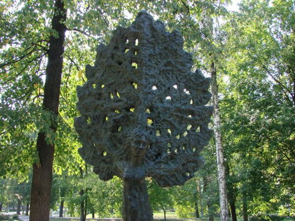 Скульптура в виде дерева, Москва