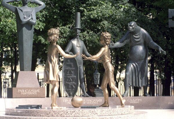 Дети - жертвы пороков взрослых в сквере на Болотной площади