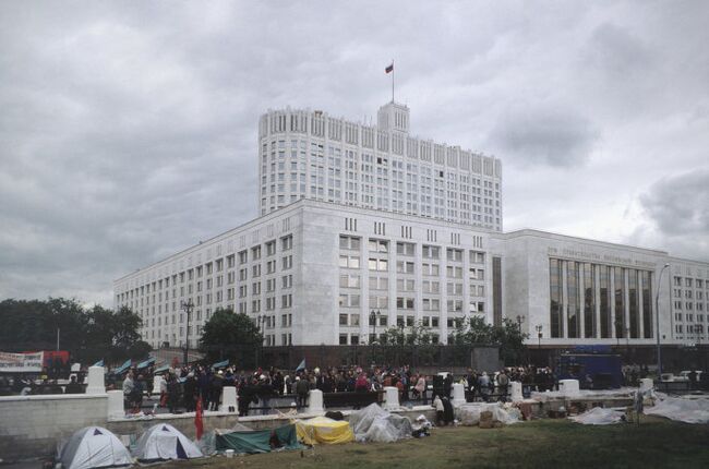 Шахтерский пикет на Горбатом мосту у Белого дома