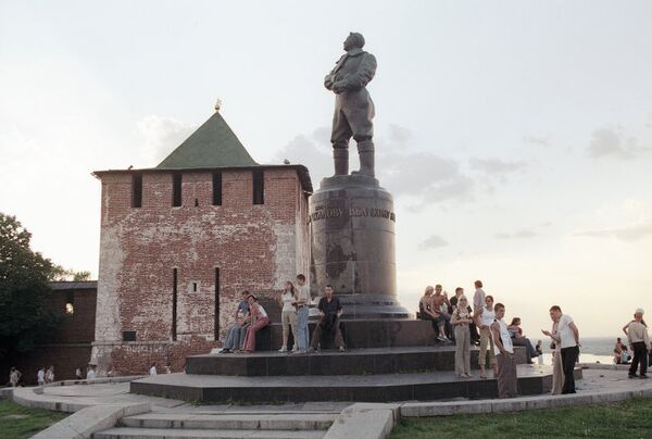 Памятник летчику Валерию Чкалову