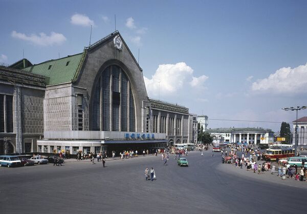 Здание железнодорожного вокзала в Киеве