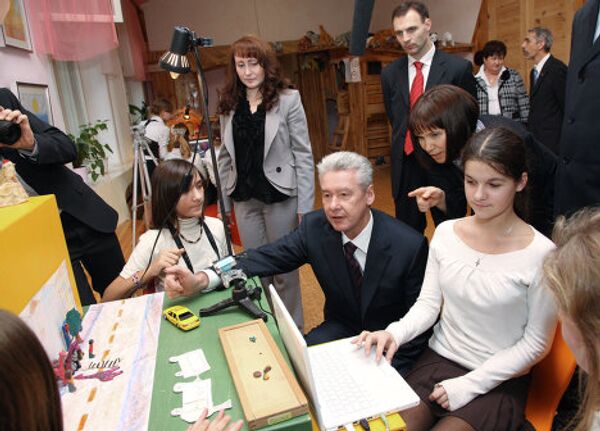 Мэр Москвы Сергей Собянин посетил московскую школу №1060