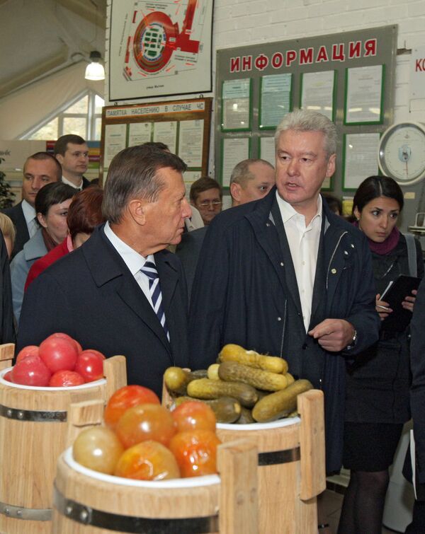 Виктор Зубков и Сергей Собянин посетили Даниловский рынок в Москве