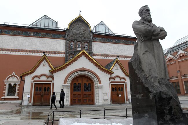 Центральный вход в Государственную Третьяковскую галерею