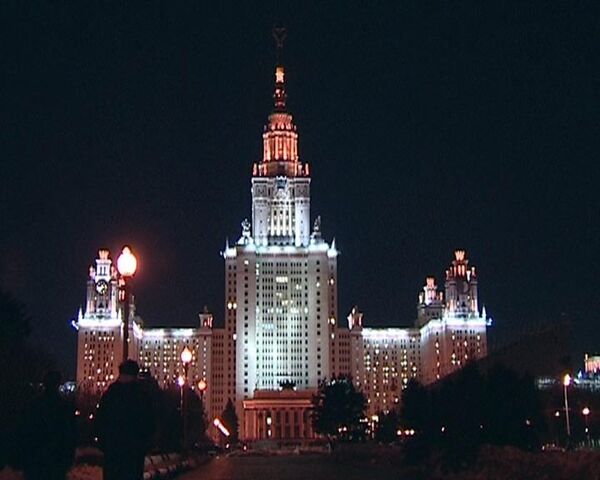 Самые известные здания Москвы гаснут в Час Земли