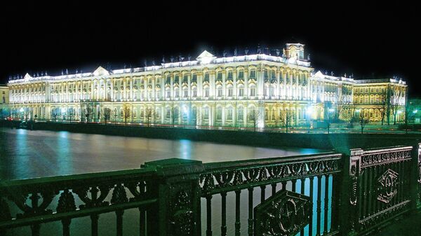 Здание Государственного Эрмитажа в Санкт-Петербурге вечером