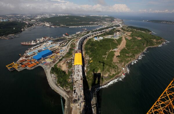 Строительство моста на остров Русский в рамках подготовки к саммиту АТЭС 2012