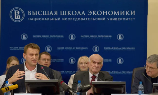 Публичная дискуссия между блогером Алексеем Навальным и ректором ГУ ВШЭ Ярославом Кузьминовым