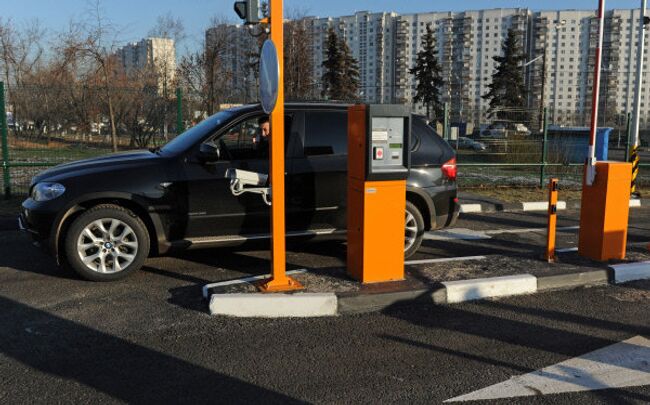 Перехватывающая парковка у станции метро Аннино