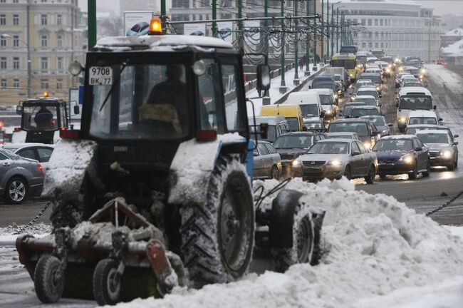 Уборка снега в центре Москвы