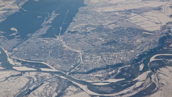 Вид на город Барнаул и реку Обь с борта самолета