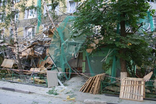 Обрушение строительных лесов в жилом доме на Самаркандском бульваре