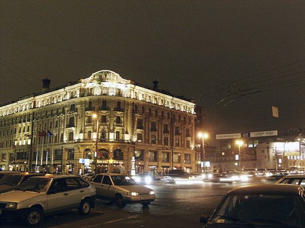 Московская гостиница Националь вечером