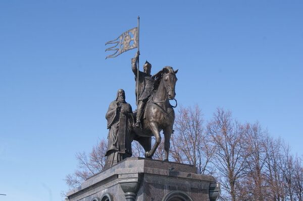Памятник основателю города князю Владимиру и святителю Федору