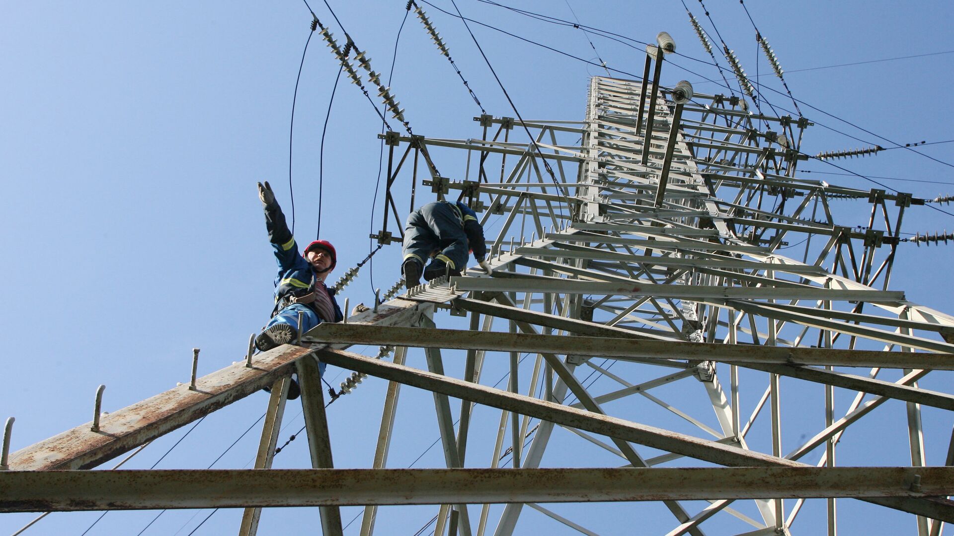 Проведение высотных монтажных работ - РИА Новости, 1920, 23.12.2025