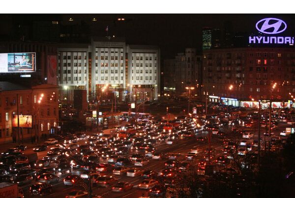 Автомобильная пробка на Садовом кольце в Москве