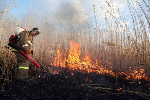 Тушение пожаров в Астраханской области