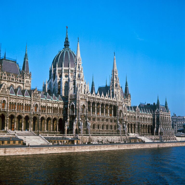 Здание Парламента в Будапеште Здание Парламента в Будапеште