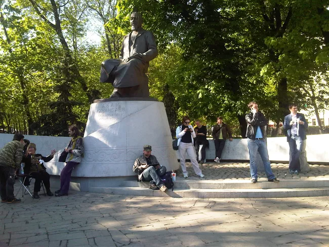 Оппозиционные народные гуляния на Чистых прудах 