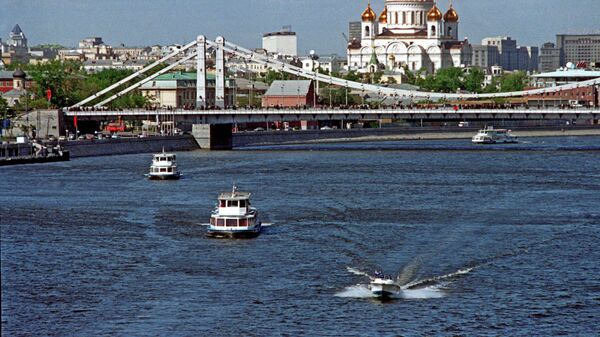 Вид на Крымский мост и Храм Христа Спасителя