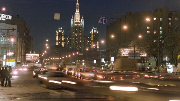 Московская улица Красная Пресня вечером