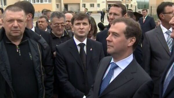 Жители Камчатки пытались докричаться до Медведева о трещинах в домах