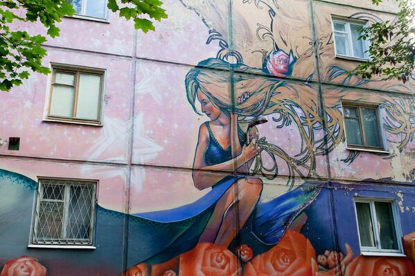 Граффити на стене дома в районе метро Бабушкинская