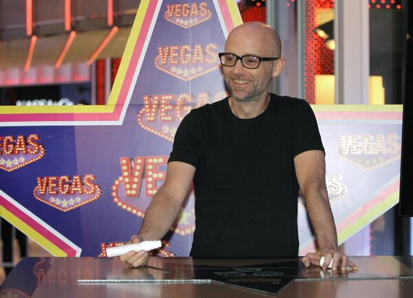 Закладка именной звезды музыканта Моби на Аллее Славы Vegas
