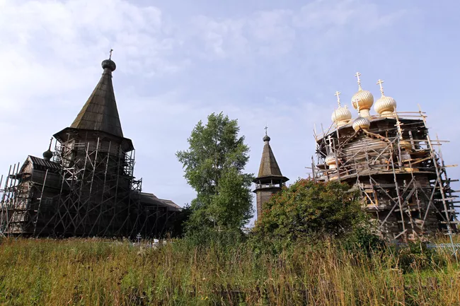 Реставрация ансамбля деревянных церквей в селе Лядины