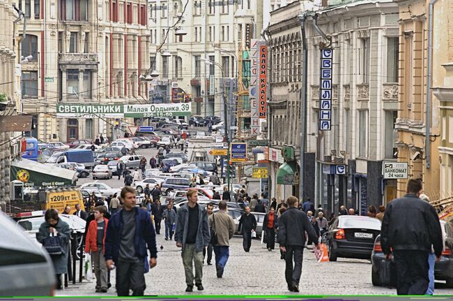 На улице Кузнецкий мост в Москве