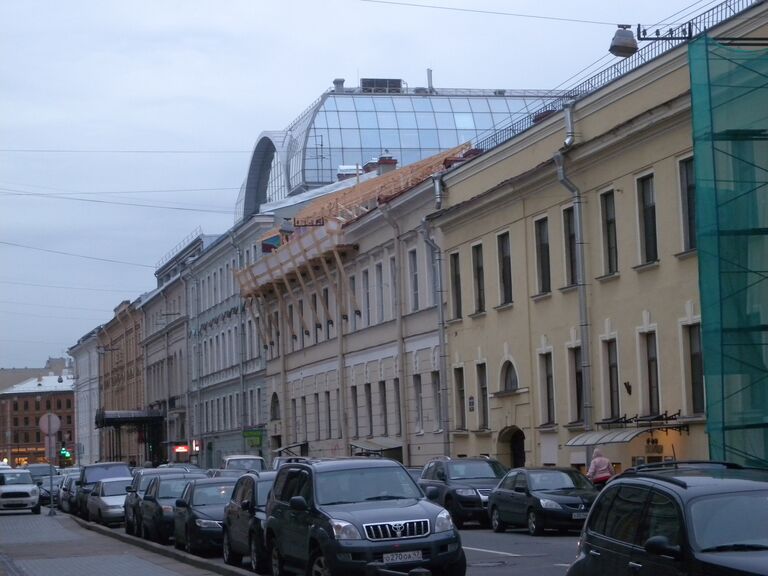 Купол гостиницы “Ренессанс Балтик” в Петербурге