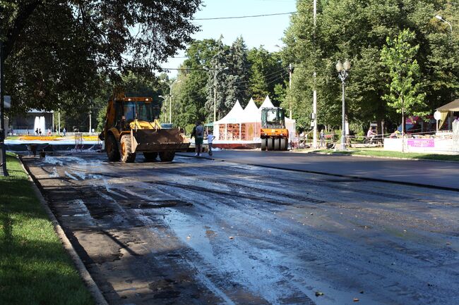 В Москве меняют плитку на асфальт