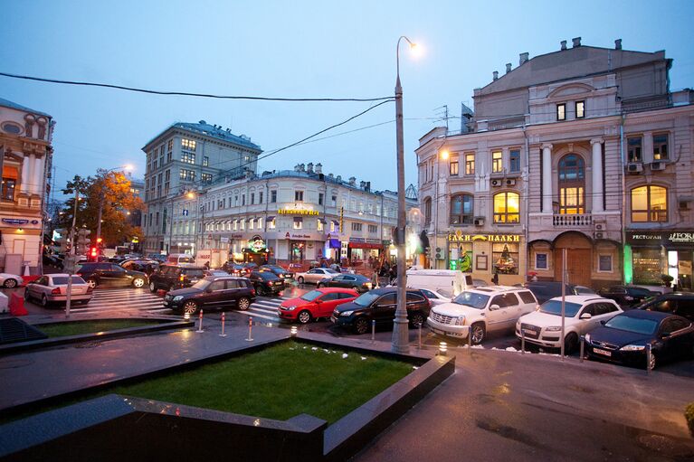 Кузнецкий мост через реку Неглинную