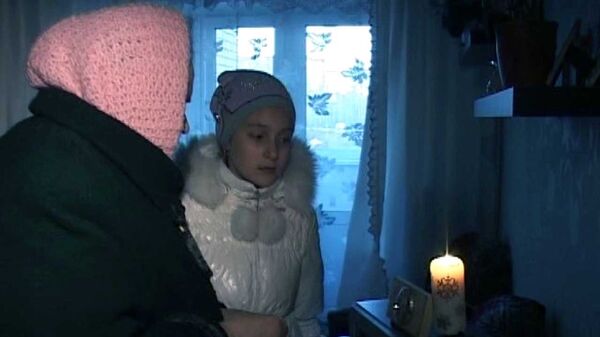 Жильцы несданного дома в Кирове греются при помощи плитки и свечей