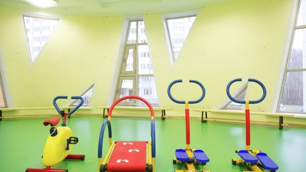 Спортзал в детском садике, адаптированном для детей с ограниченными возможностями